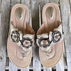 CLARKS Artisan Bronze Metallic Leather Floral Thong Wedge Sandals 10